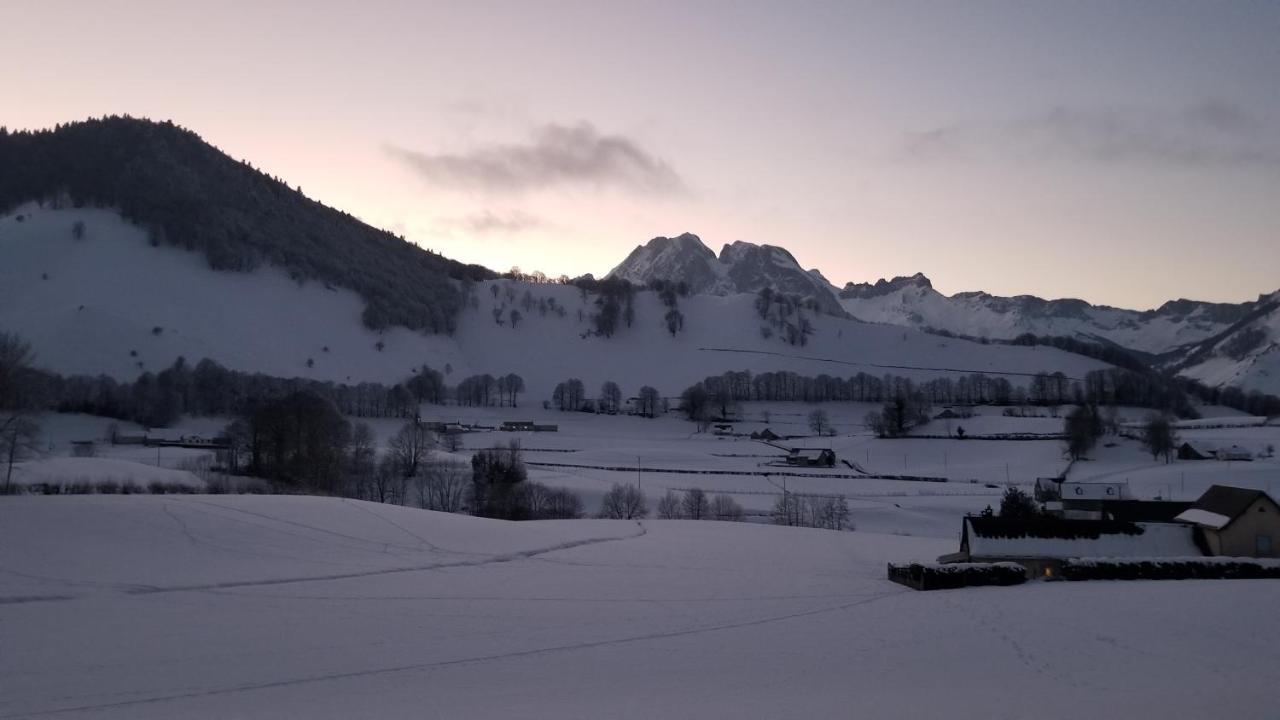 Gite De Montagne Du Plateau De Lhers- Accueil Randonneurs Accous Экстерьер фото
