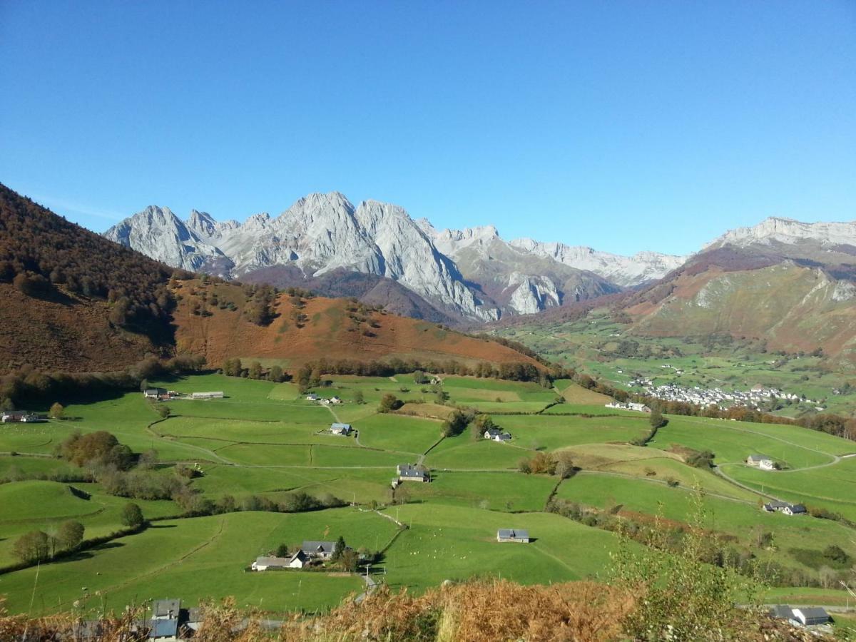 Gite De Montagne Du Plateau De Lhers- Accueil Randonneurs Accous Экстерьер фото