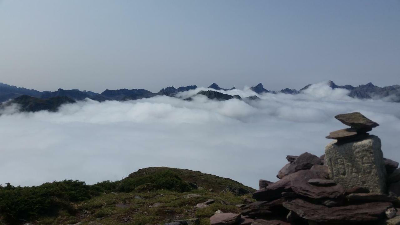 Gite De Montagne Du Plateau De Lhers- Accueil Randonneurs Accous Экстерьер фото